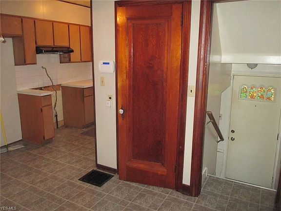 3rd image of 1642 Riverview St NW