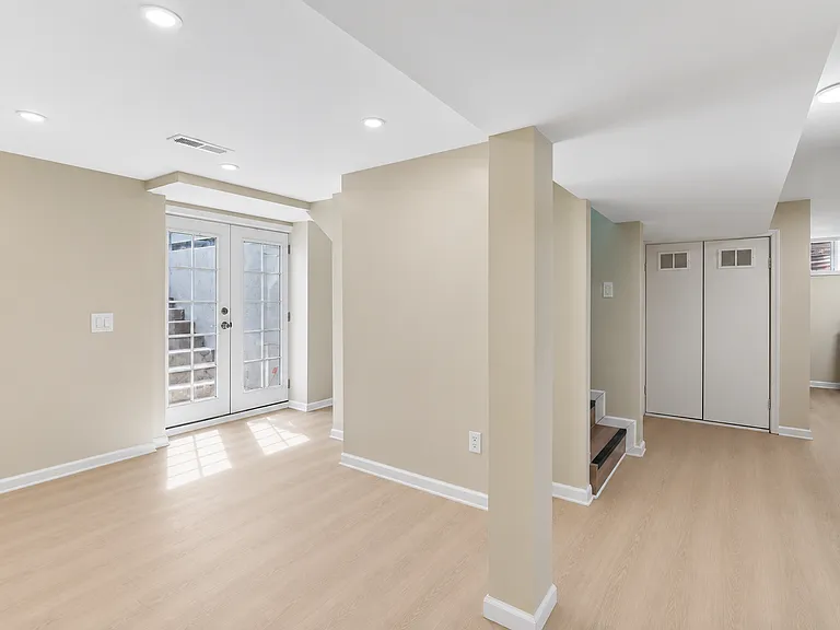 1405 Matthews Dr — Photo 3