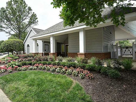3rd image of 1029 Pebblewood Dr