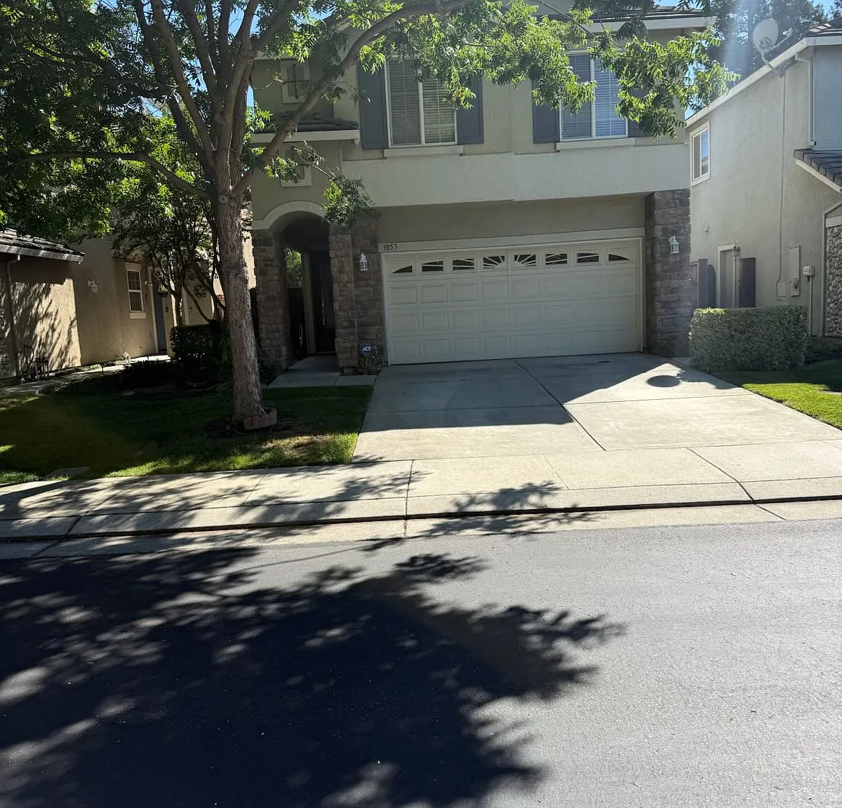 4 bed, 2.5 bath, 2065 sqft, $2,775 — Photo 3