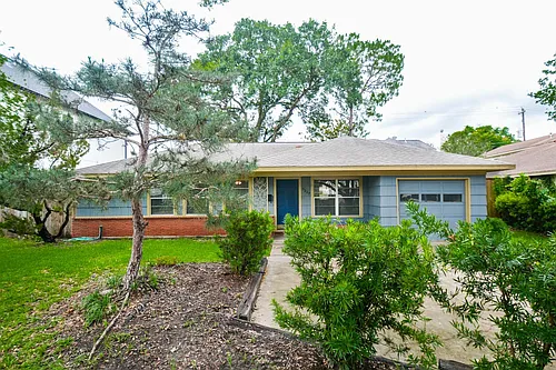 5227 Maple St Photo 1
