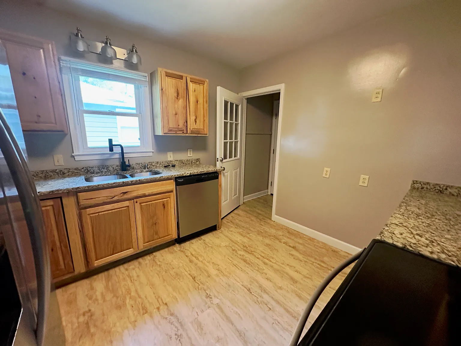 2212 SW Burnett Rd — Photo 4