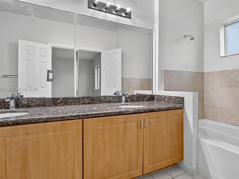 5337 SW 40th Ave #5337 — Photo 30