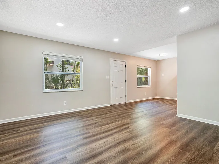 526 S Eola Dr — Photo 13