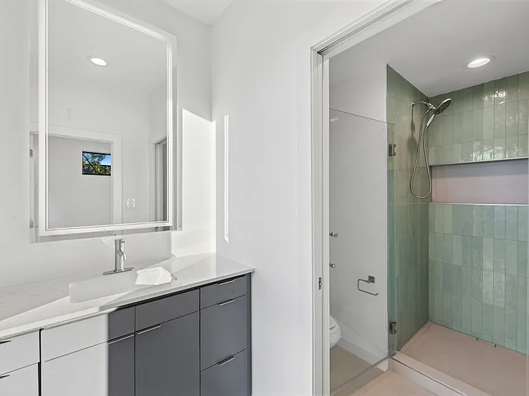 1915 Robbins Pl — Photo 23