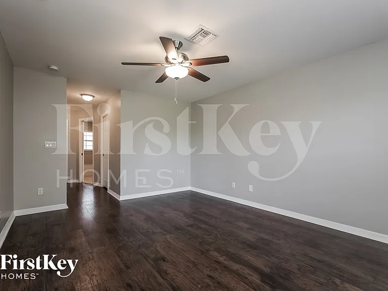 129 Wanatah Ave S — Photo 8