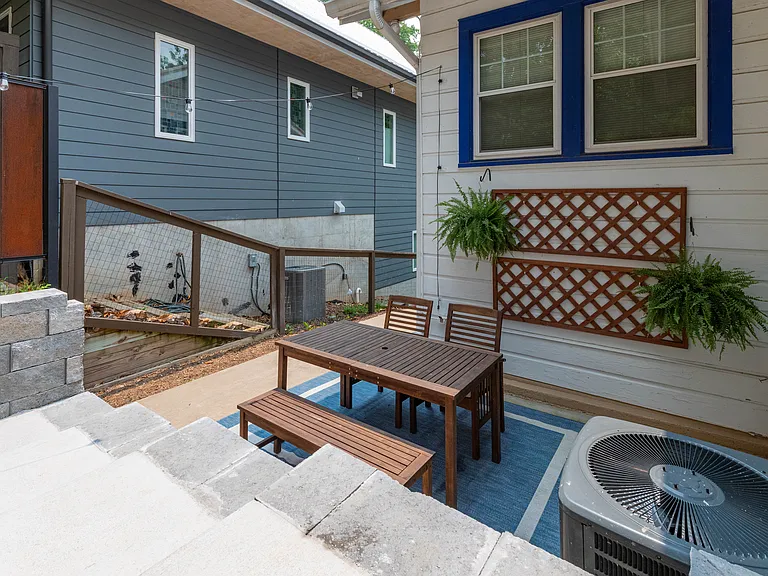 131 Courtland Ave — Photo 31
