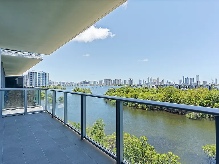 16385 Biscayne Blvd #717 — Photo 46