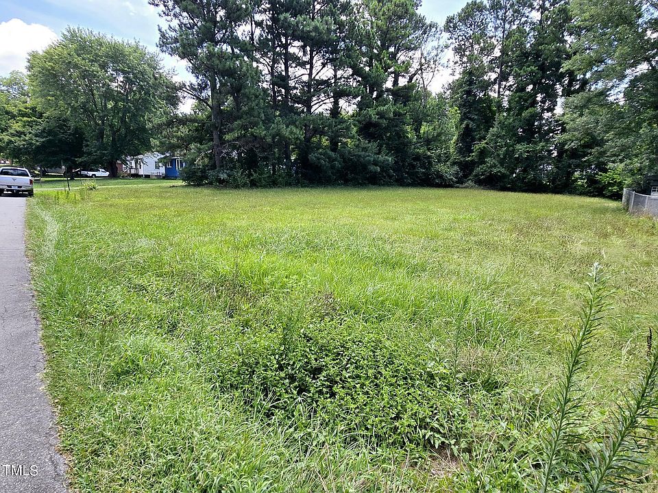 2nd image of 1331 Cloverdale St #2