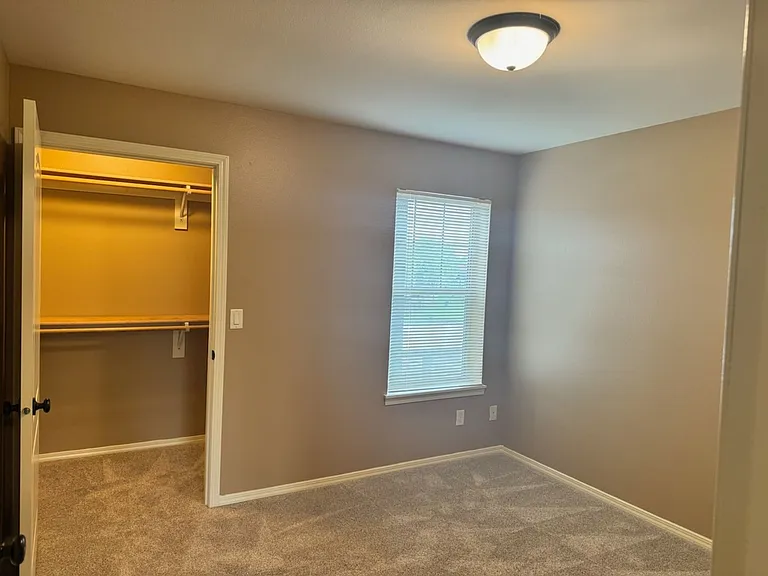 195-Santiam Village Apartments — Photo 42