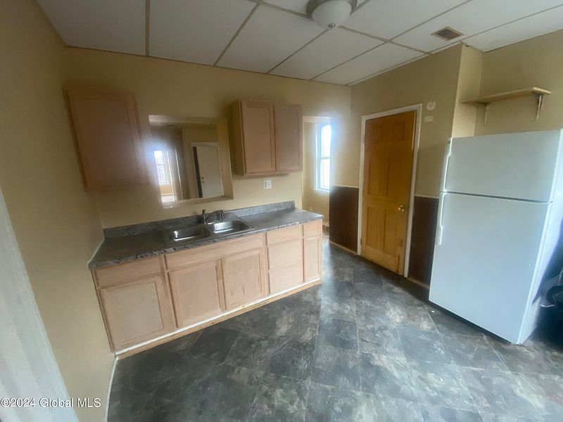 3rd image of 1032 6th Avenue