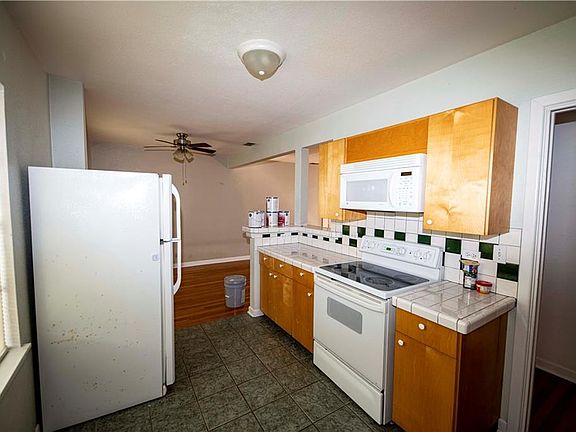 4th image of 1525 Ocean Dr APT D