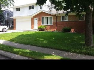 22833 Poplar Beach Dr, Saint Clair Shores, MI 48081