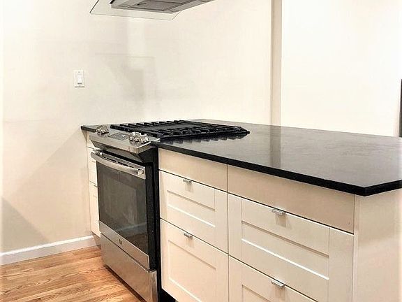 3rd image of 833 Dekalb Ave APT 2