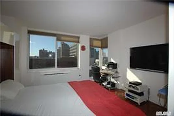 Sold by Madeleine Realty Ltd. | media 1