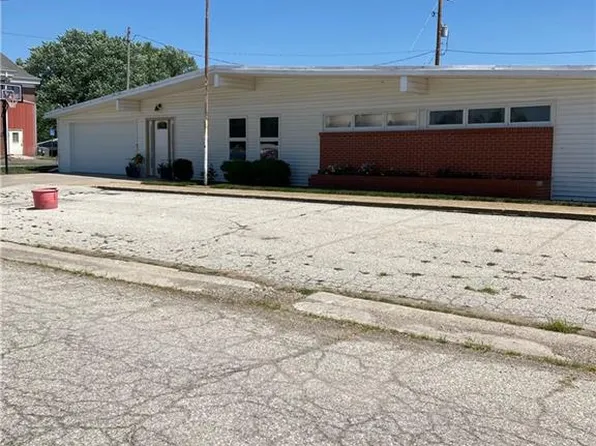 506 6th St, Effingham, KS 66023