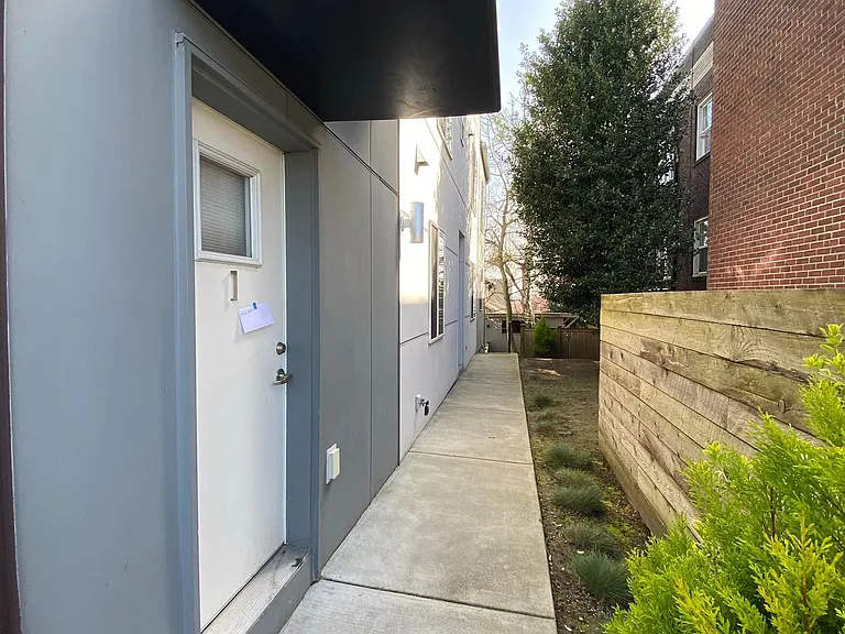 6408 Phinney - Located at the top of Phinney Ridge — Photo 3