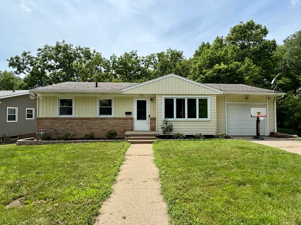 3036 Tower Rd, Clinton, IA 52732
