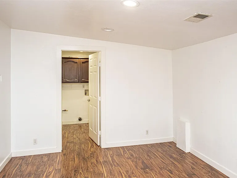 2607 E Cesar Chavez St — Photo 12