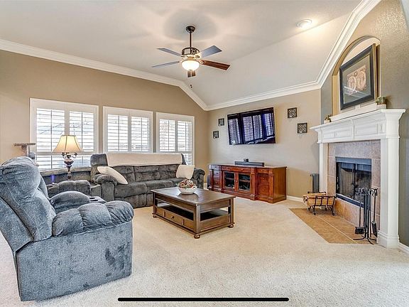 4th image of 1231 Belle Meade Way