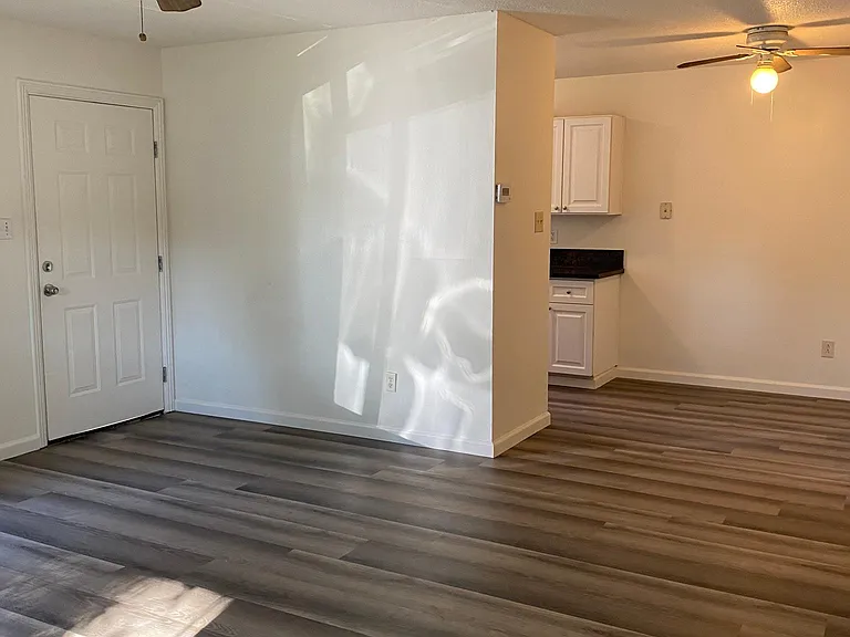 9841 Lincoln Village Dr — Photo 2