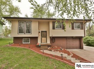 1004 Kauii Dr, Bellevue, NE 68005