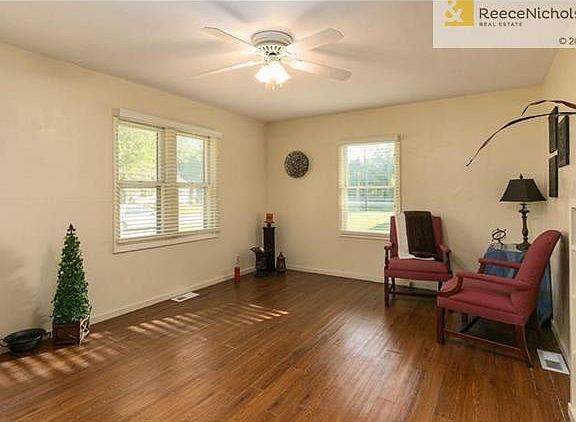 5th image of 5107 Clark Ave
