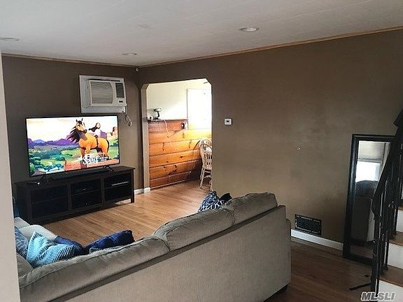 3rd image of 7 Meadow Dr