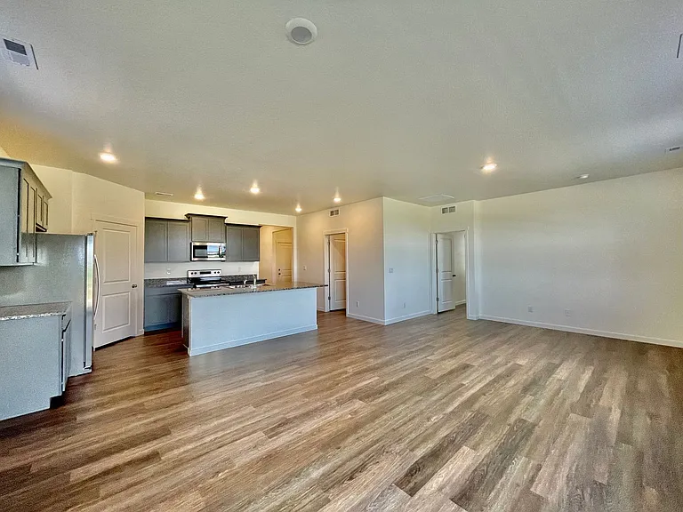 6051 Holstein Dr — Photo 7