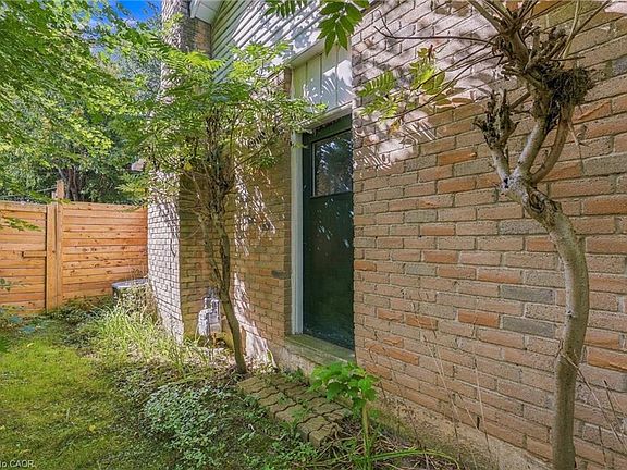 5th image of 471 Knightsbridge Cres