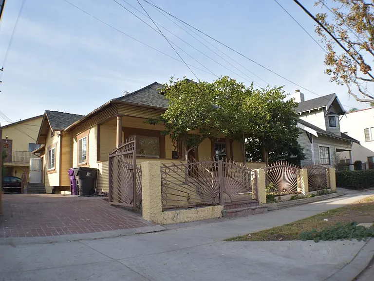127 Orange Ave — Photo 3