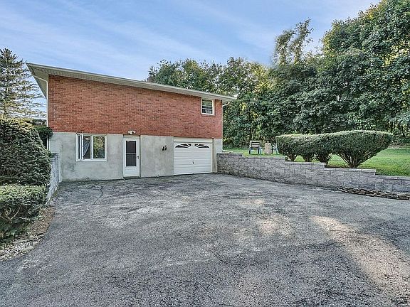 3rd image of 413 Vineyard Ave