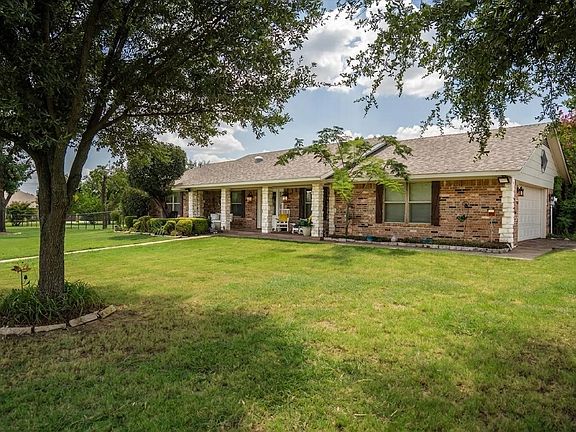 2nd image of 301 Meadow Knoll Dr