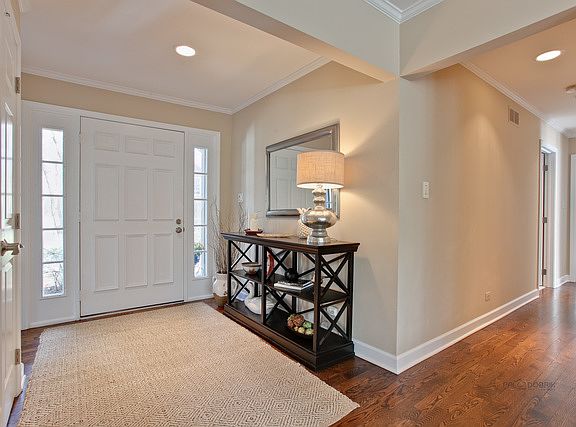 4th image of 840 Carlyle Cir