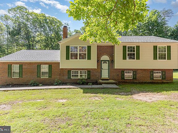 2nd image of 7001 Aspen Ln