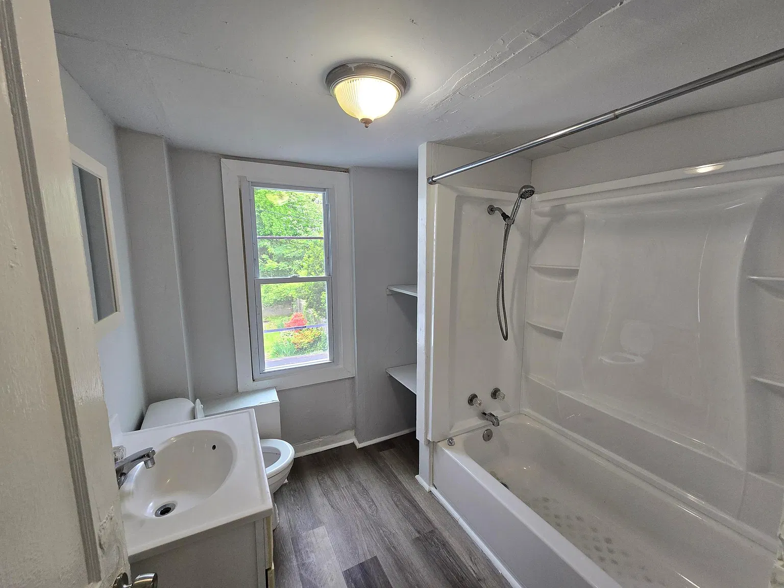 3 bed, 984 sqft, $1,300 — Photo 4