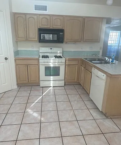 8124 Oakdale Pl NW — Photo 10