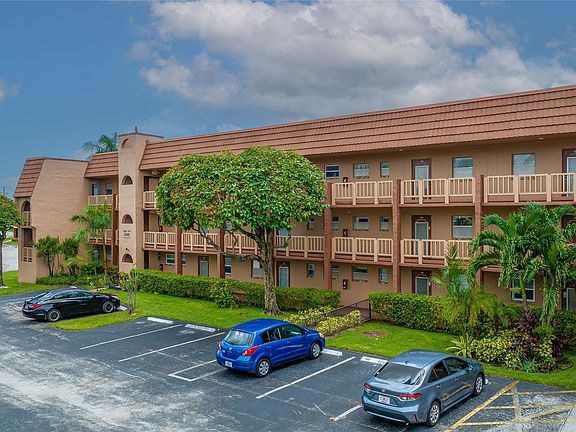 4th image of 9540 Sunrise Lakes Boulevard #202