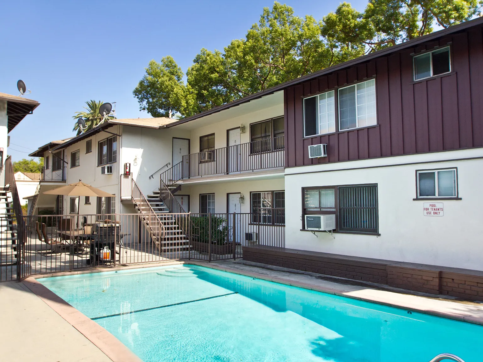 Verdugo Plaza Apartments — Photo 2