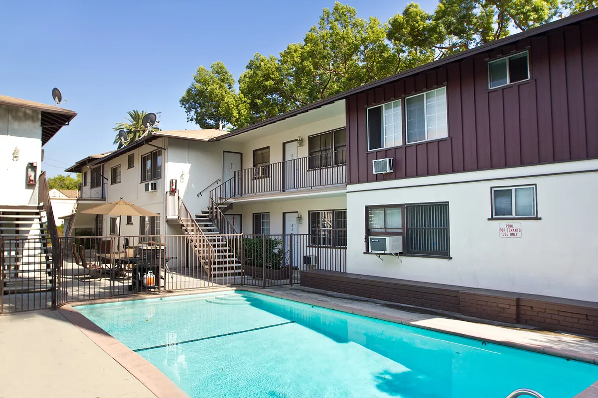 Building Photo - Verdugo Plaza Apartments