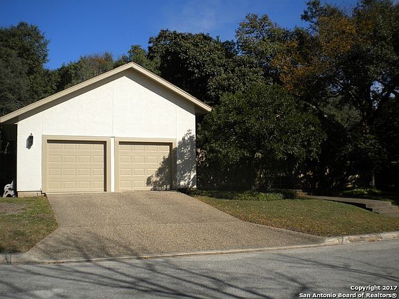 3rd image of 427 Country Wood Dr