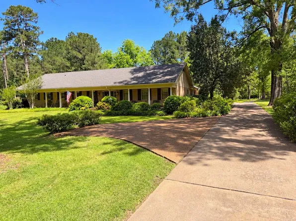 204 Cotten Blvd, Carthage, MS 39051