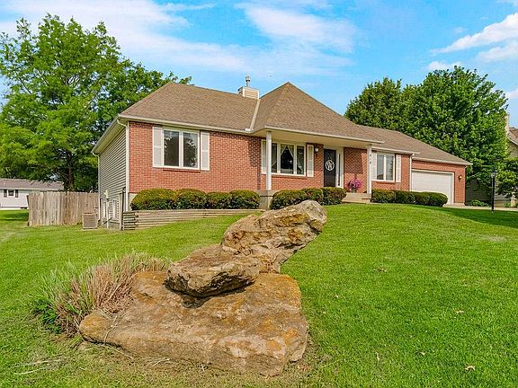 2nd image of 1010 Hilltop Dr