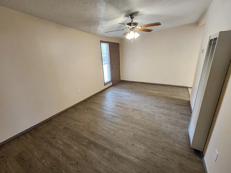 1401-1407 Aspen Dr — Photo 21