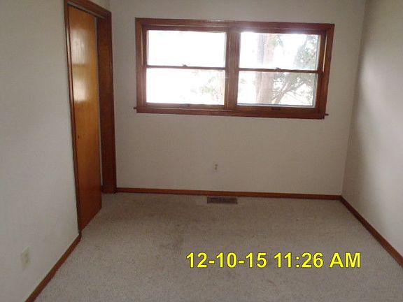 4th image of 7128 S Sacramento Ave