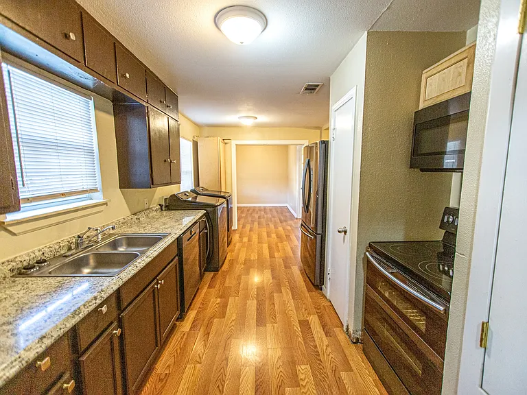 3624 Walnut Ave — Photo 1