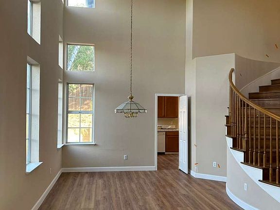 4th image of 2458 Shelbourne Way