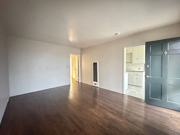 5th image of 1805-1811-1813 Northglen St #1805-03
