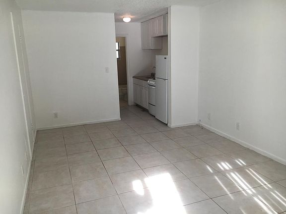 5th image of 2100 SW 18th Ave #B