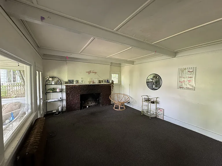 1000-1002 NE Maple St #1000 — Photo 15
